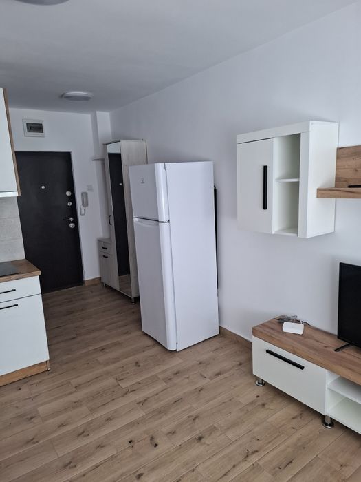 Închiriez garsoniera