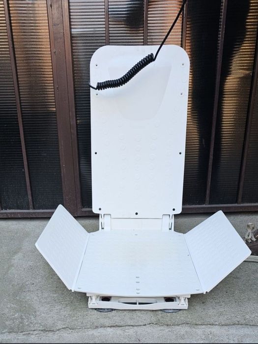 Lift pentru cada baie AquaTec, persoane cu dizabilitati