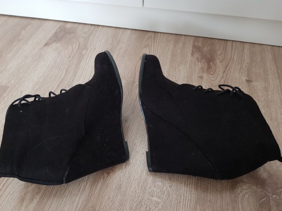 Елегантни обувки на висок ток