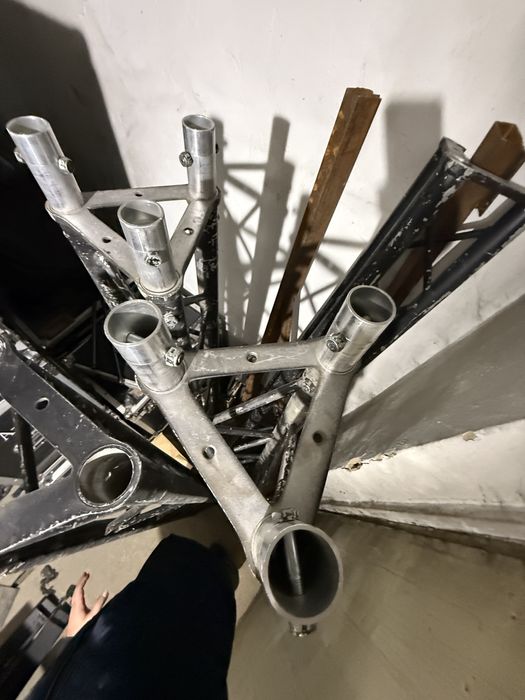 Алюминиевая ферма трех пунтовая