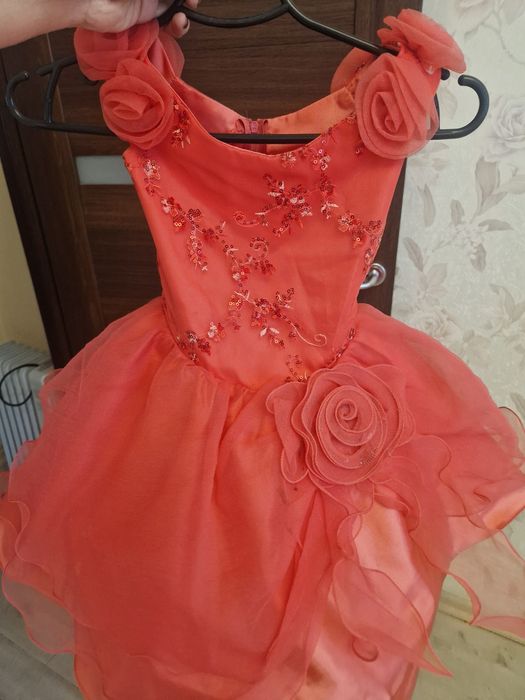 Продаю праздничное платье для девочки