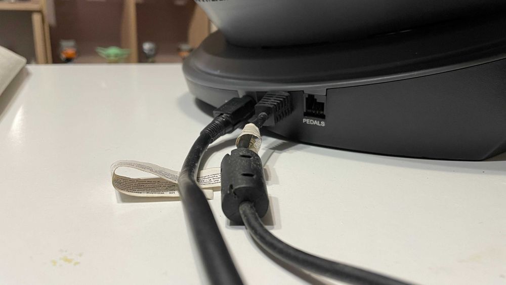 Продавам комплект волан и бюро: Thrustmaster T500 RS + Ultradesk Frag V3