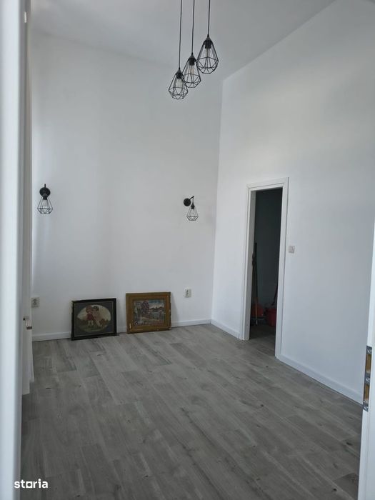 Apartament in zona centrala,finisat (cladire istorica ),mobilat,cu par