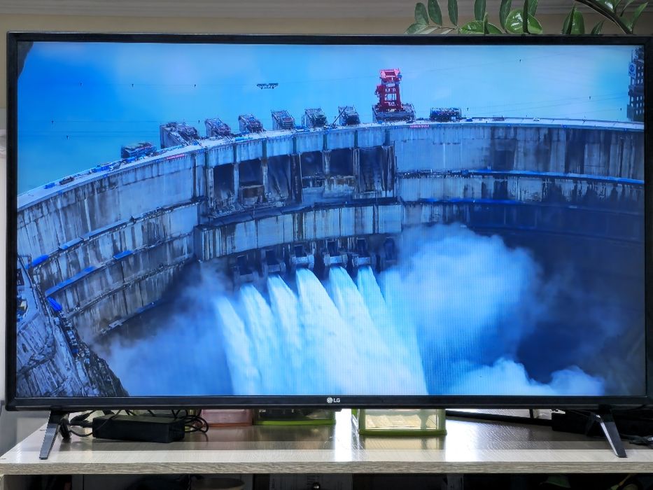 Телевизор LG SMART TV