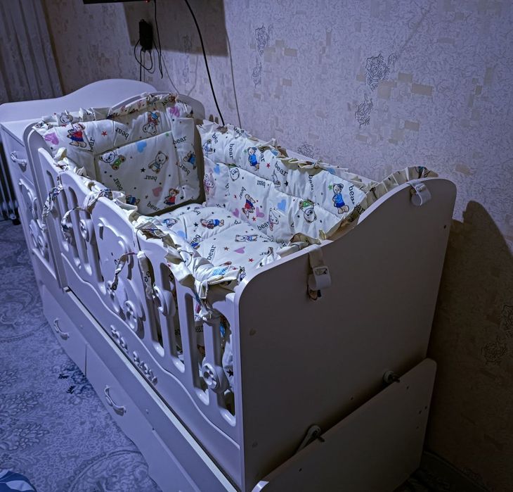 Detski karavat sotiladi.yengi umuman tutilmagan