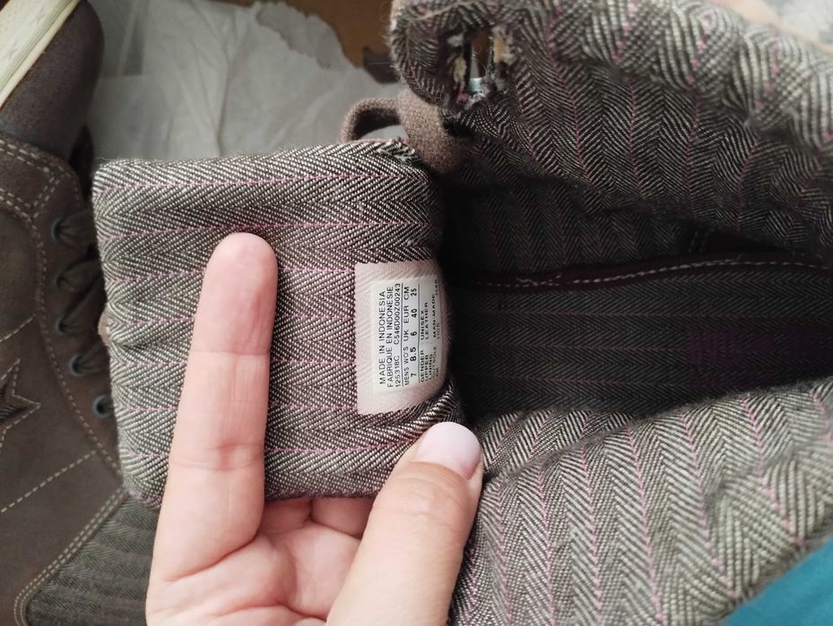 Cizme din piele năbuc și converse