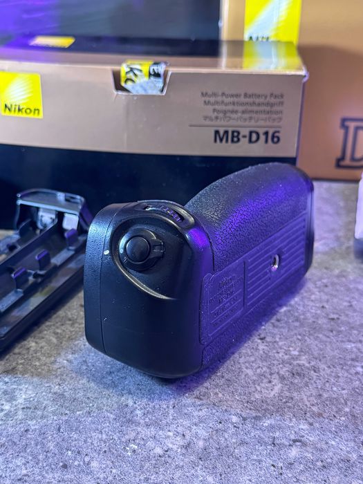 фотоапарат Nikon d750 + батериен грип + 2батерии + диатанционен спусък