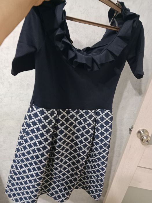 Продам женские платья