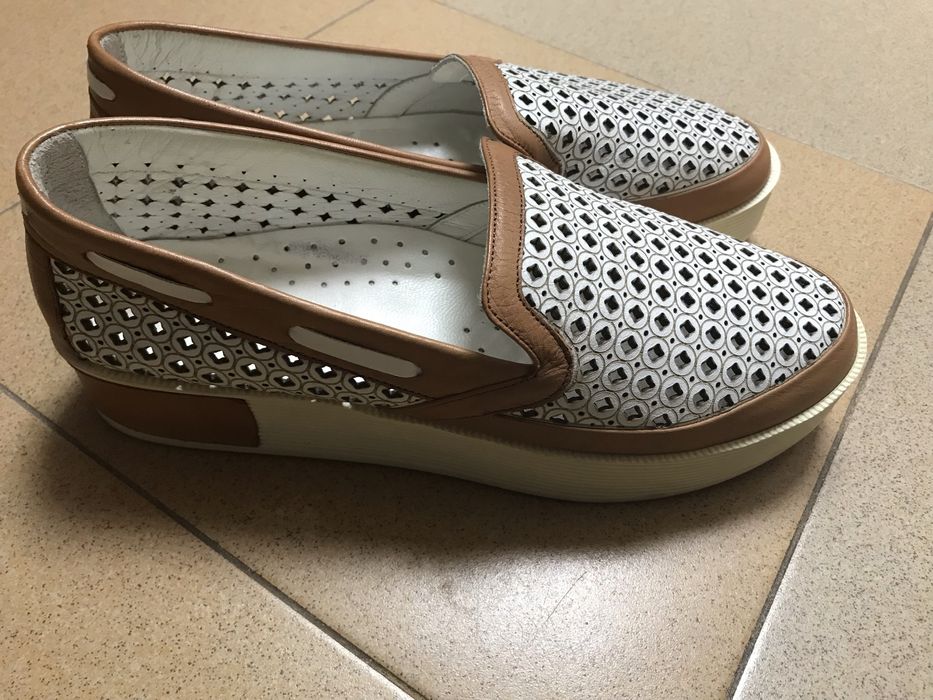 Дамски ежедневни обувки, употребявани незначително