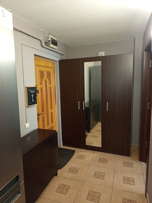 Închiriez apartament