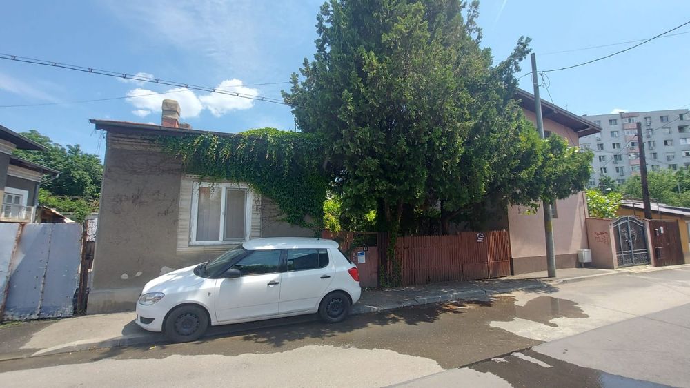 Casă 3 camere – 80 mp cu curte și acces auto – Dristor, București