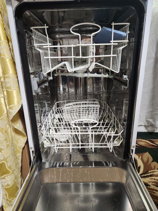 Продам посудомоечную машину