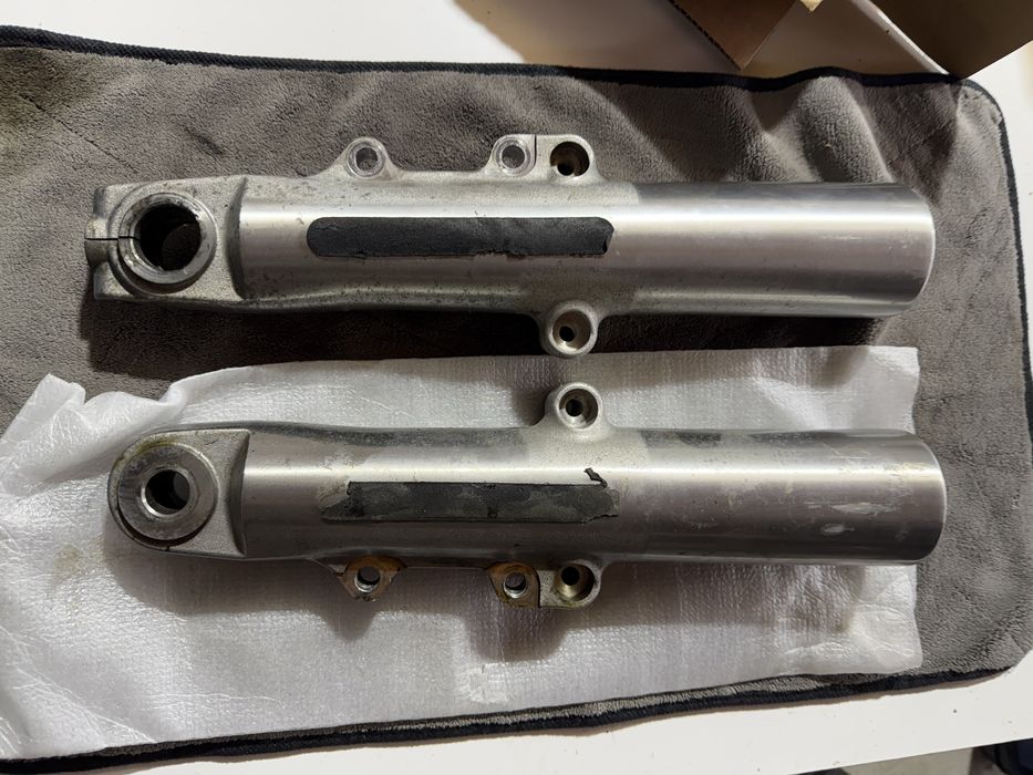 Lower Fork Ends/ suporti jambe furca fata Harley Davidson touring