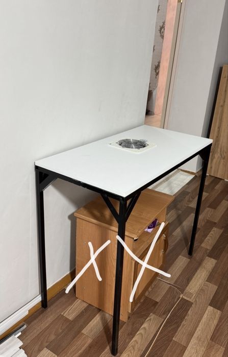 Маникюрный стол с вытяжкой