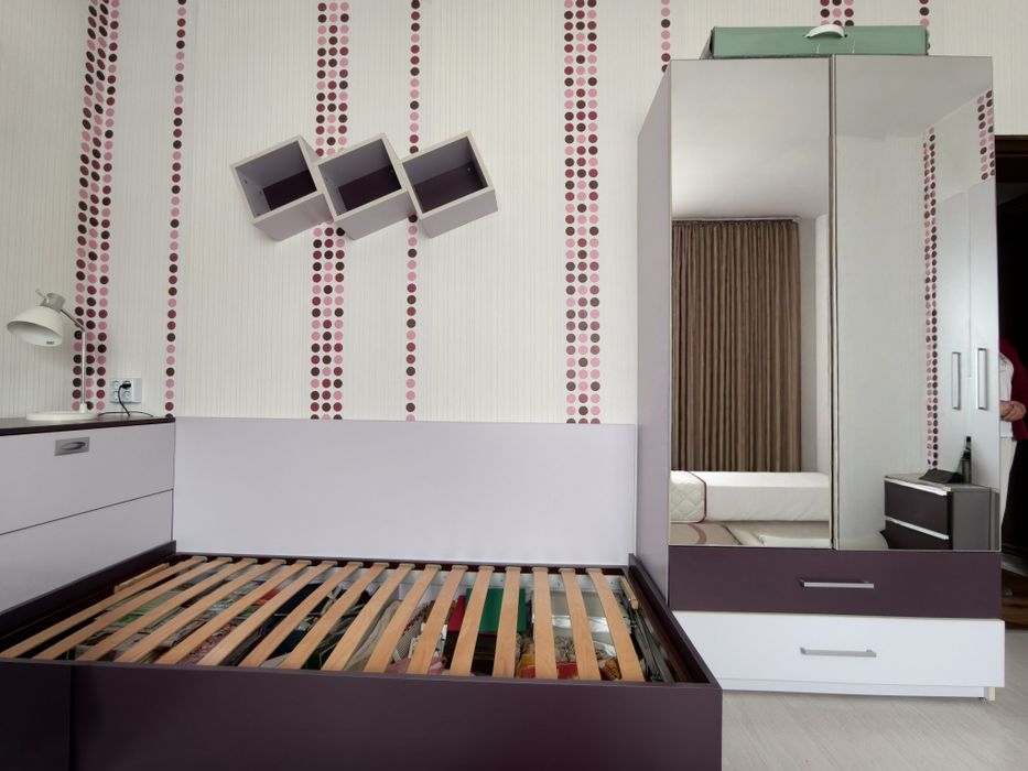 Обзавеждане за детска стая (две легла, два гардероба, секция, етжерки)