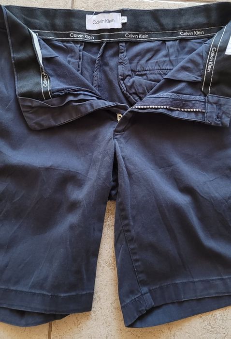 Vand pantaloni Calvin Klein