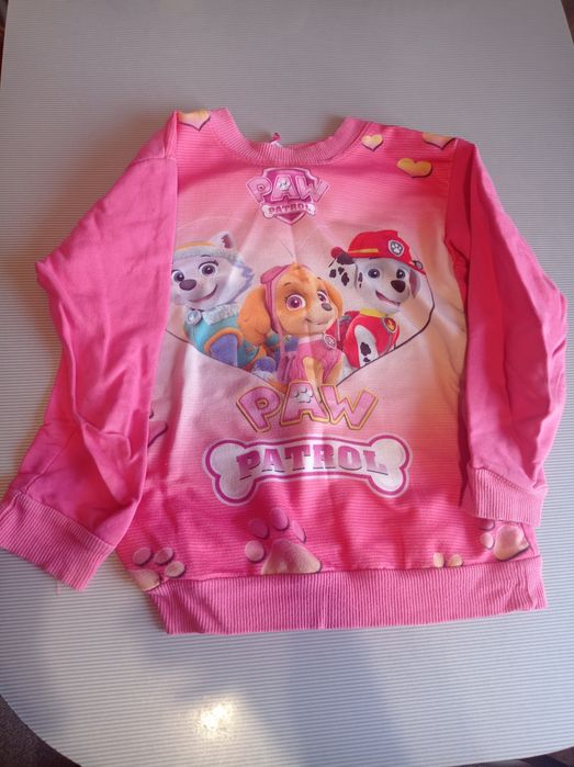 Продаю одежду на девочку. Свитшоты, платья.