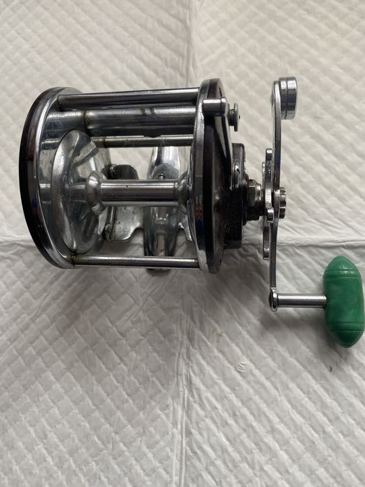 Mulineta cu troliu pentru lanseta de barca