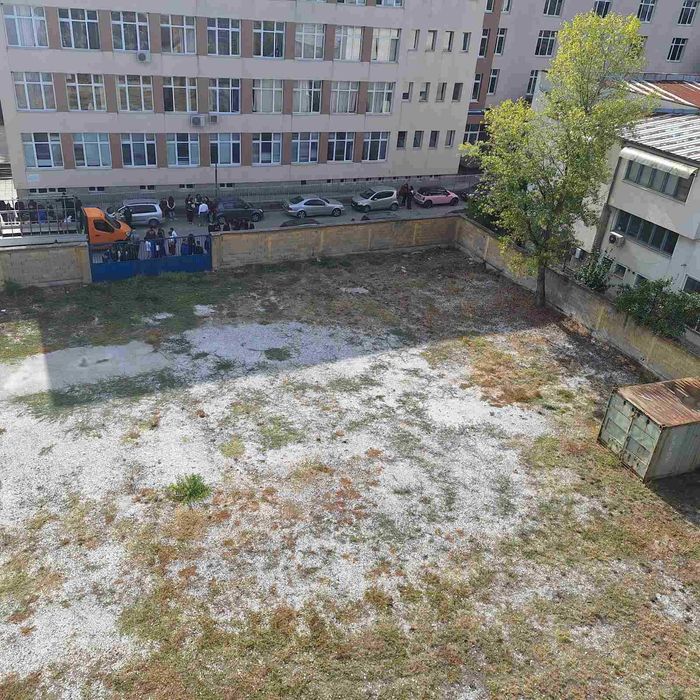 Давам под наем място подходящо за паркинг, склад и различен вид бизнес дейност