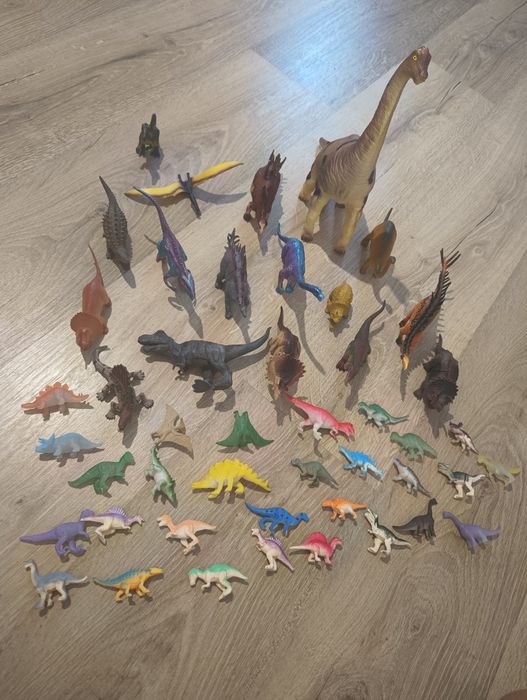 46 de dinozauri plastic