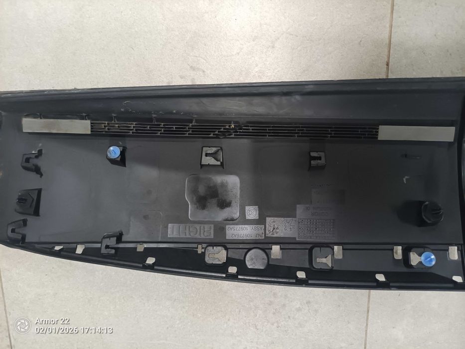 Лайсна за задна дясна врата Пежо  3008