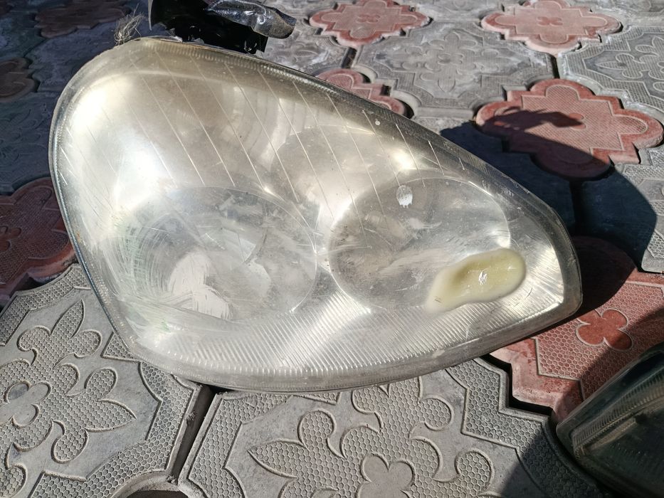 Передние фары на Lada Priora