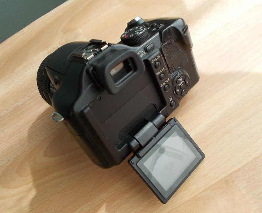 Фотоапарат Panasonic Lumix FZ-50. С принадлежности, фото-чантичка и статив. Мн. добър