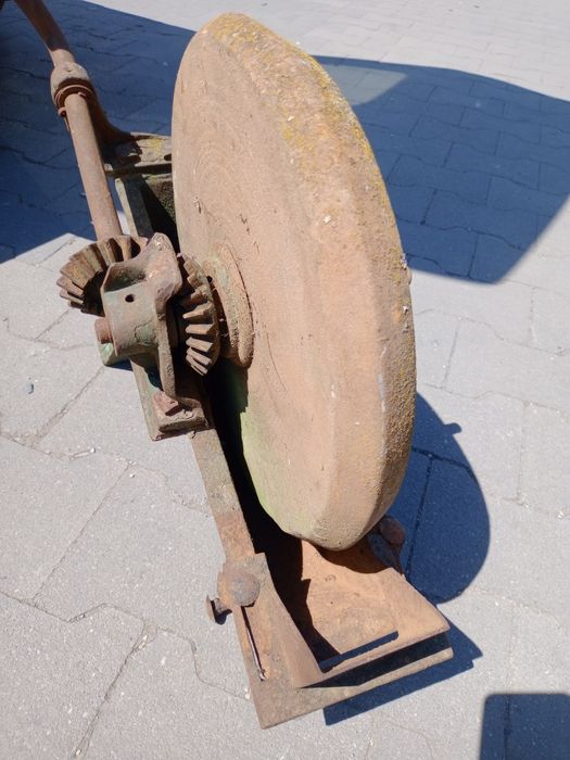 Голям камък за заточване и шлайфане