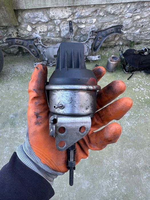 Глава/блок/преден мост/акутоатор/бутало/биела VW  tiguan