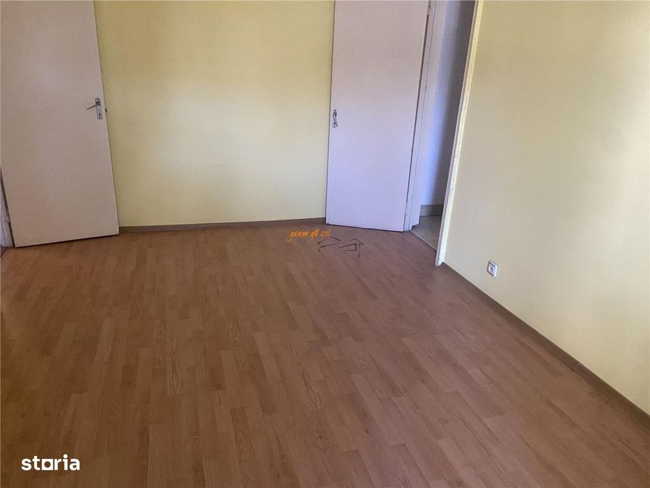 Apartament 4 camere , zona cartier Sud , et 1 , 60 mp , liber