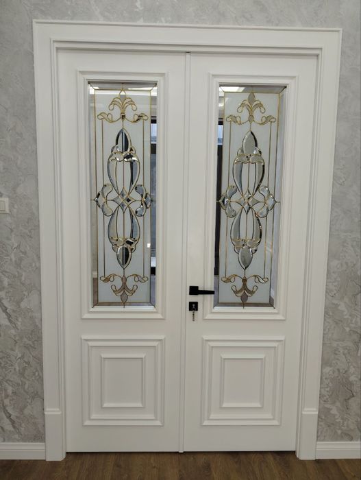 Межкомнатные МДФ двери. Неоклассика. Двери с стеклом