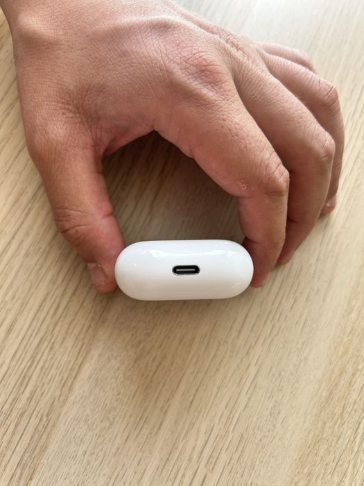 Продавам AirPods 4