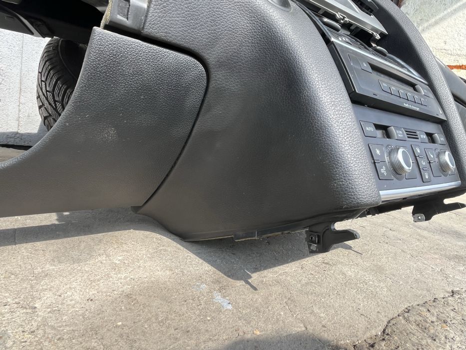 Арматурно табло Audi Q7 4L жабка airbag в табло