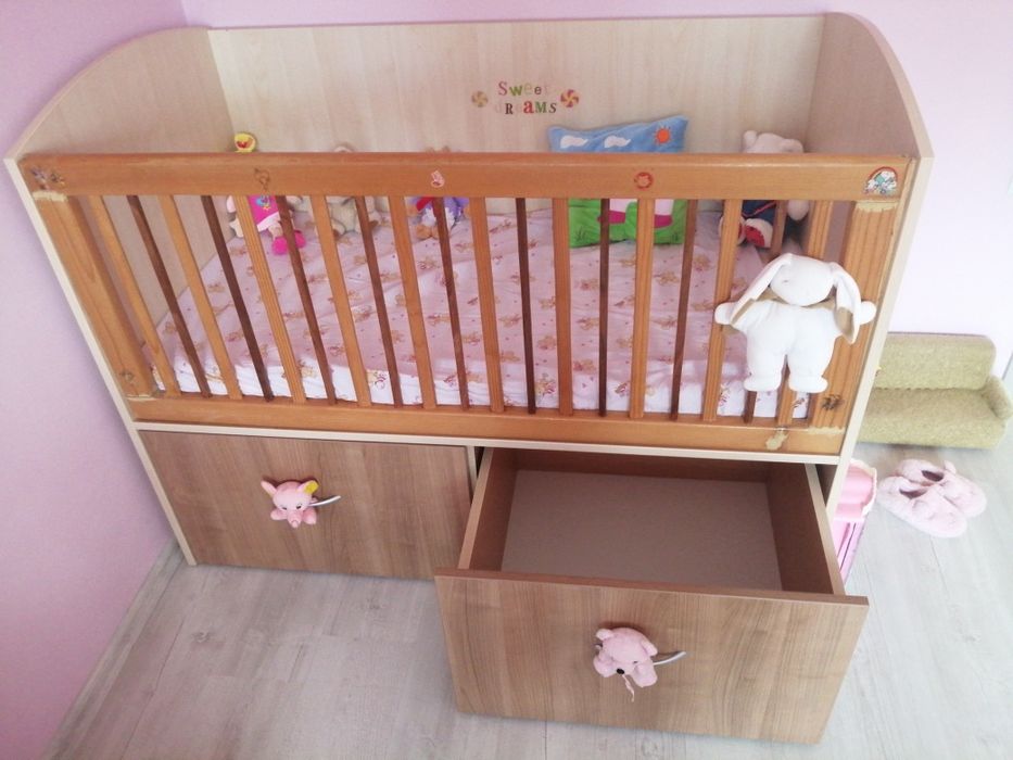 Продавам детска кушетка