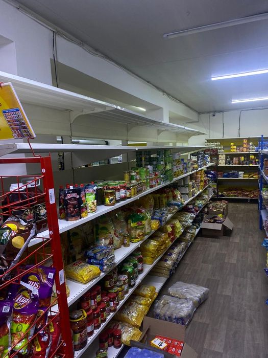 Металлические полки для магазина