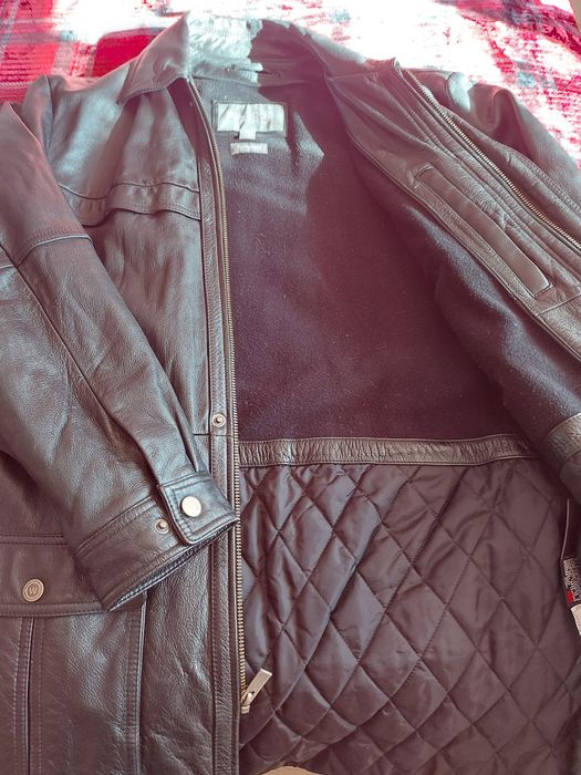 Продавам мъжка шуба от естествена кожа и подарък каскет