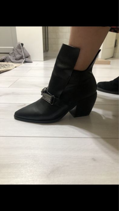 сапоги 3000тг кроссы