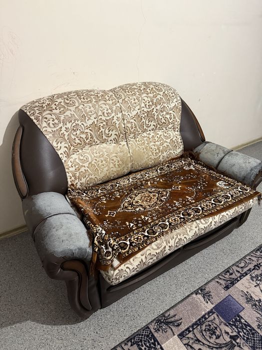 Продам компактный диван