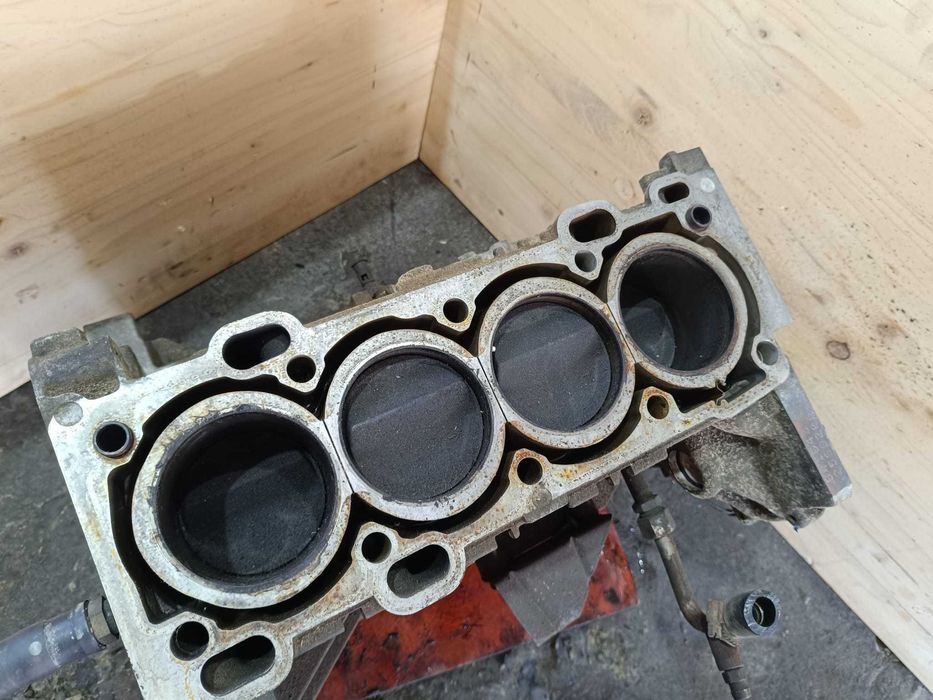 Bloc motor 1.6 benzina (varianta cu variator) VOLVO S40 V40 E3 2000  -