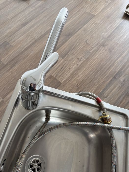 Мивка със смесител