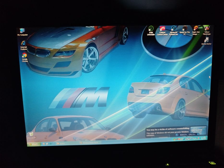 Vand laptop acer pe stil vechi cu melodii puse de mine pe el se aude tare laptopul