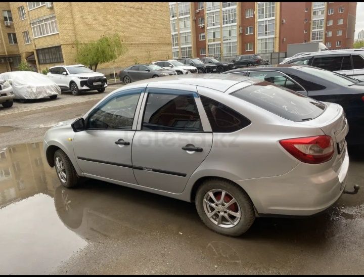 Продам lada granta хэтчбек год 2015