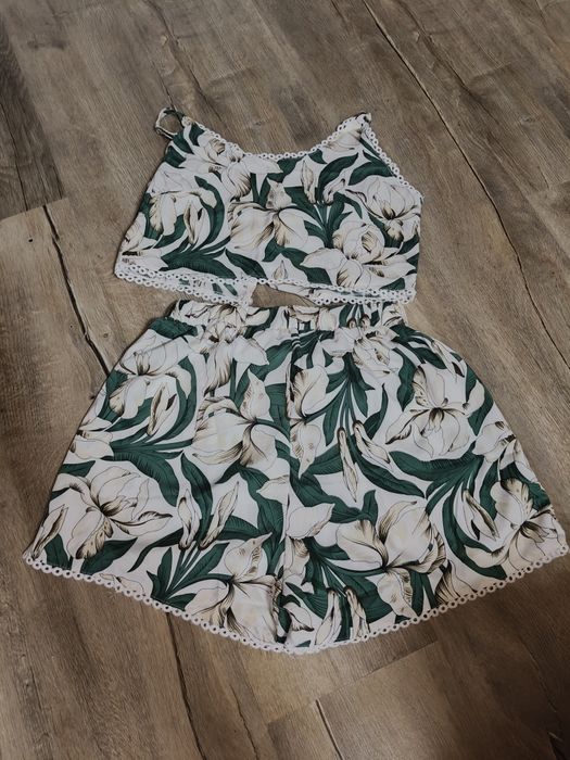 Lot de totuși și tricouri elegante