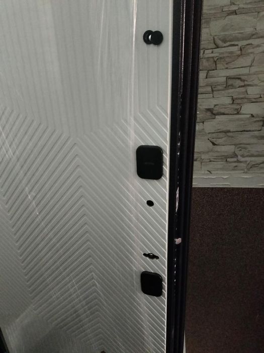 Дверь новая правая