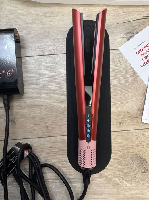 Dyson Airstrait преса-сешоар Чисто Нов!