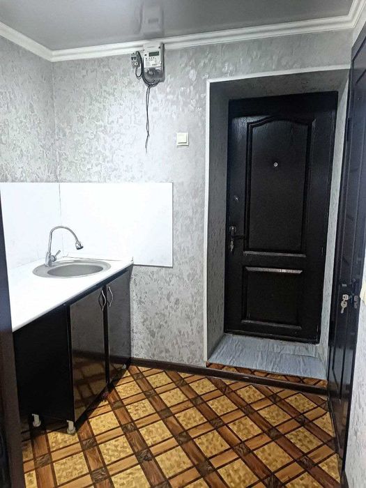 ПРОДАЁТСЯ своя! 1/1/4. общая пл 18м2. бывшее общежитие.