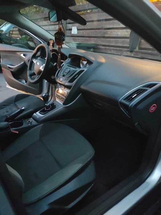 FORD Focus 2011 — imagine 5