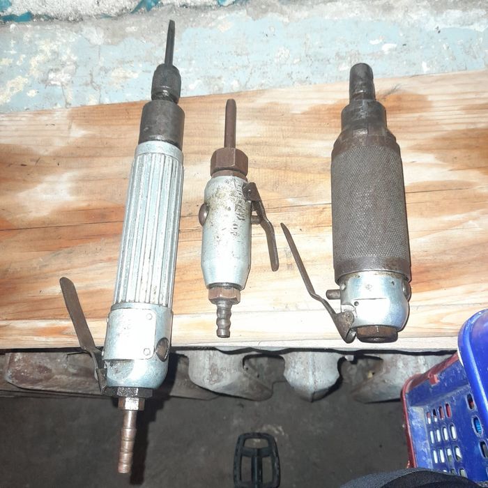 Vând cuțite strung, biaxuri, micrometre (El.A.)