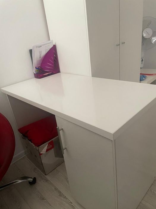 Продам стол офисный