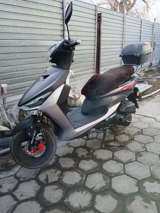 Продам скутер GTS 50S с документами. На учете стоит.